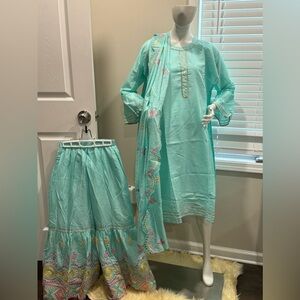 Beautiful 3 piece embroidered Indian kurta set